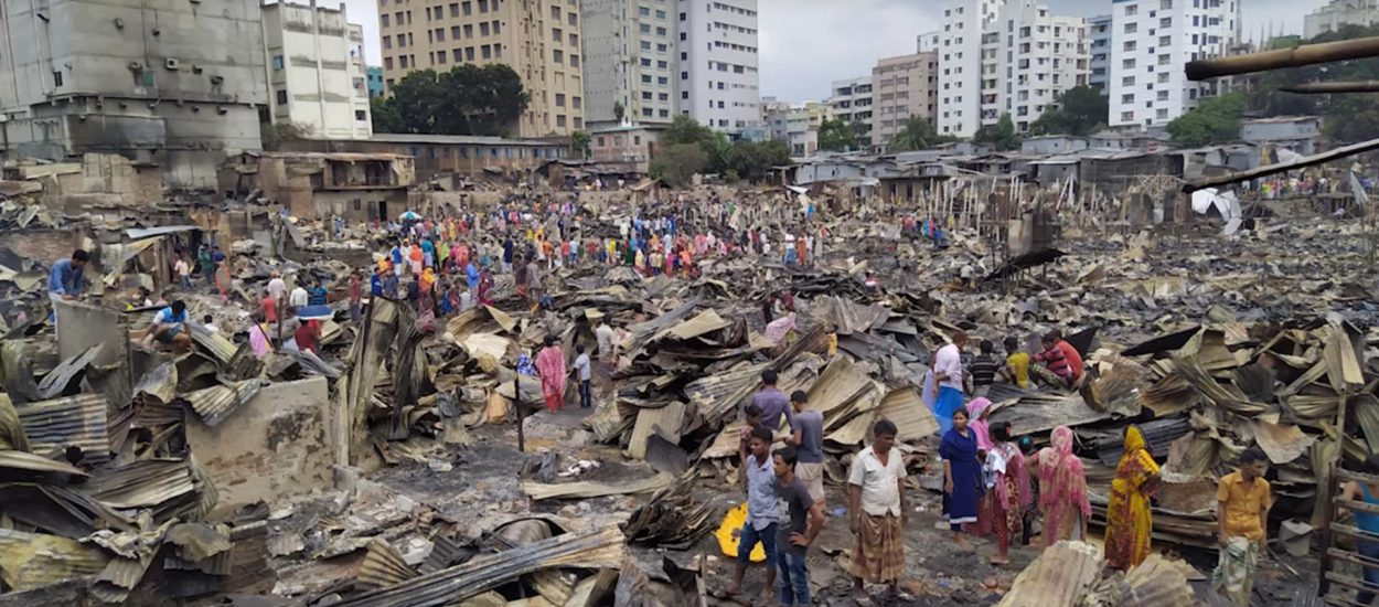 Vatra progutala 15,000 potleušica u slumu Dhake, stvorila 50,000 beskućnika: VIDEO