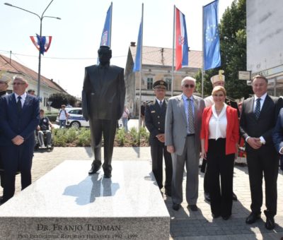 Otkrivanje spomenika dr. Franji Tuđmanu u Glini