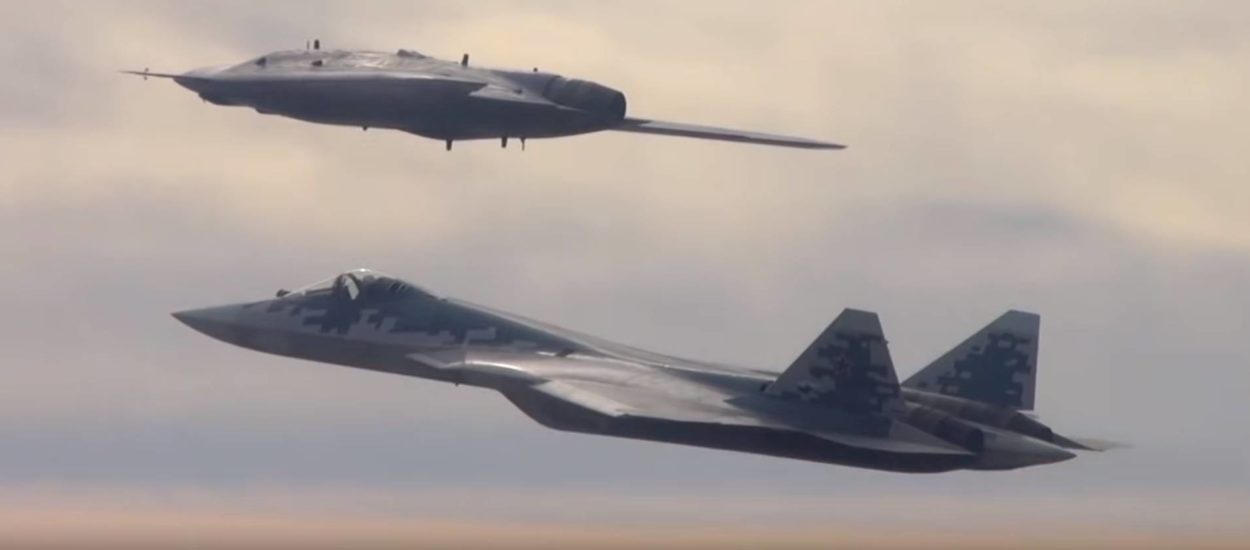 Teški borbeni dron Okhotnik u prvom zajedničkom letu s najnaprednijim lovcem Rusije: VIDEO
