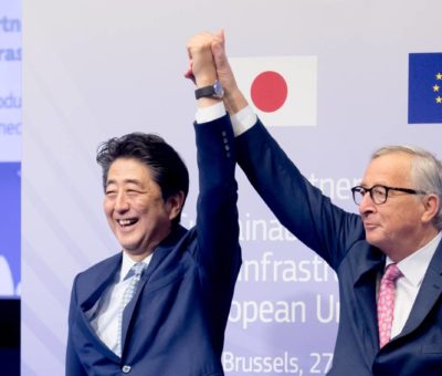Shinzo Abe i Jean-Claude Juncker