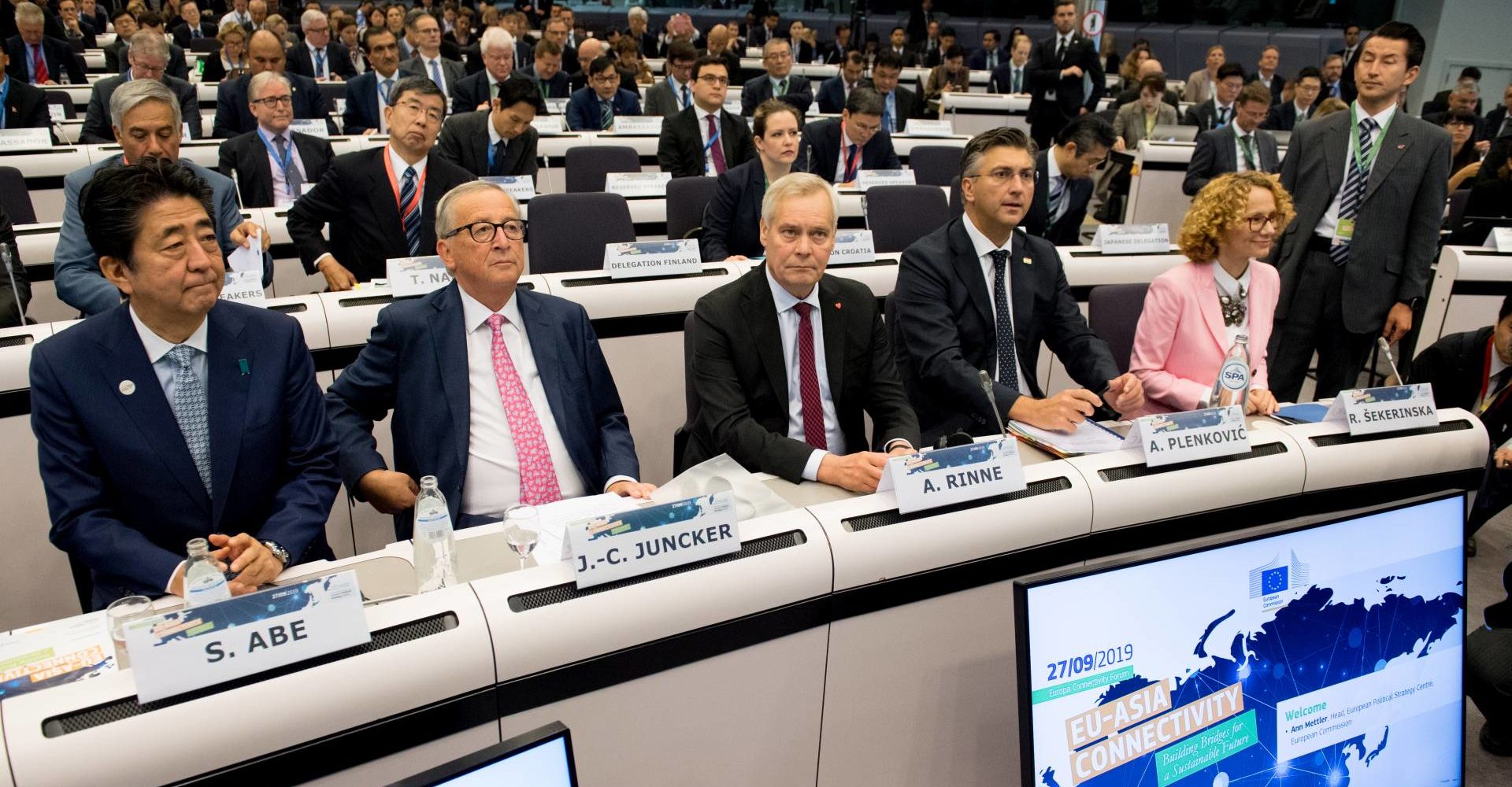 Shinzō Abe, Jean-Claude Juncker, Andrej Plenković, Antti Rinne, Radmila Šekerinska;