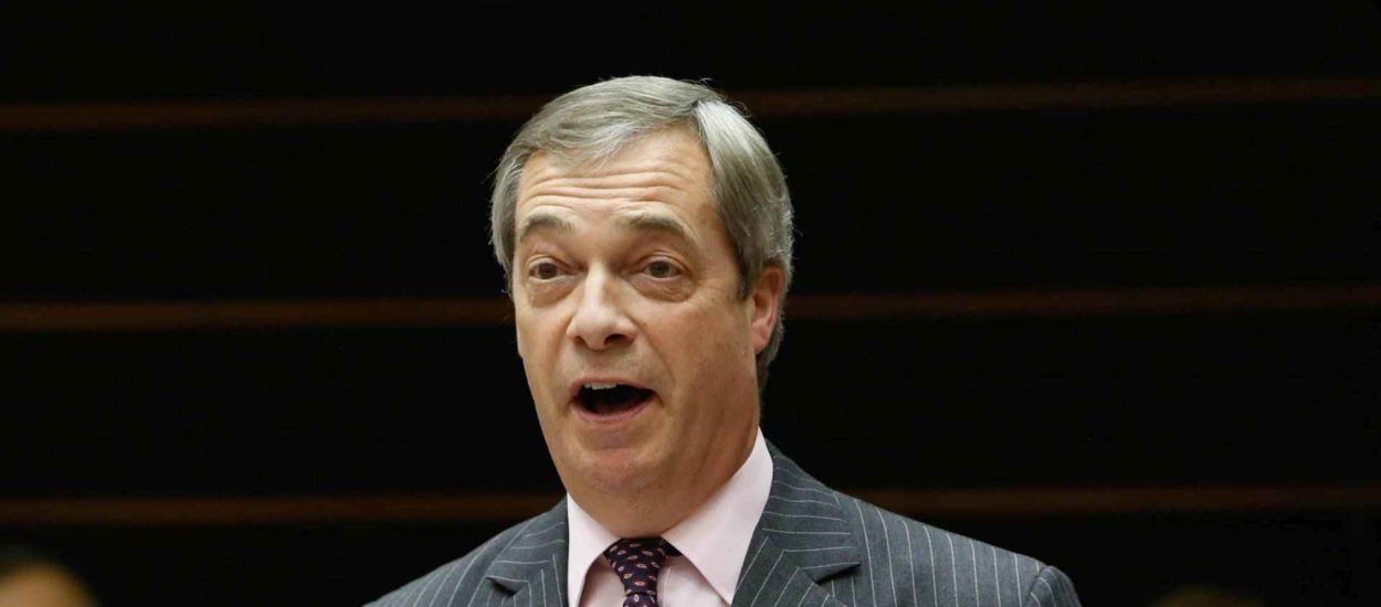 Parlamentarke i parlamentarci zapjevali ‘Auld Lang Syne’ za brexit; Farage: To je to. Kraj puta.