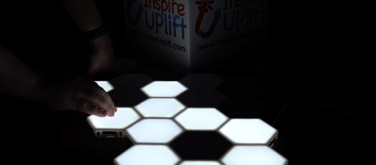 Inspire Uplift s na dodir osjetljivim modularnim svjetlima: VIDEO