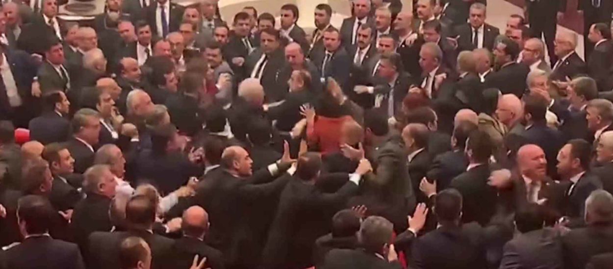 Tučnjava u turskom parlamentu: VIDEO