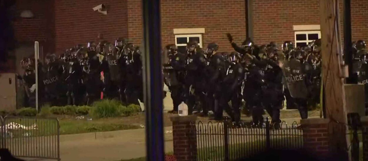 Vatrenim oružjem ranjena četiri policajca: St. Louis