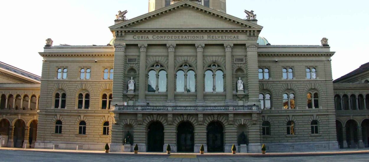 Prosvjednik se zapalio ispred švicarskog parlamenta u Bernu: politika azila