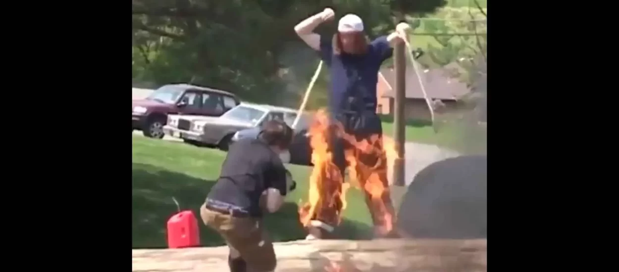 Gle ovu dvojicu vatrenih bedaka | VIDEO