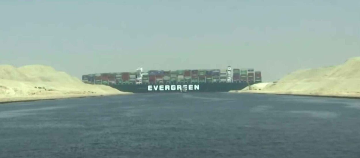 Blokada izazvana nasukavanjem ‘megabroda’ u Suezu remeti globalni opskrbni lanac | VIDEO