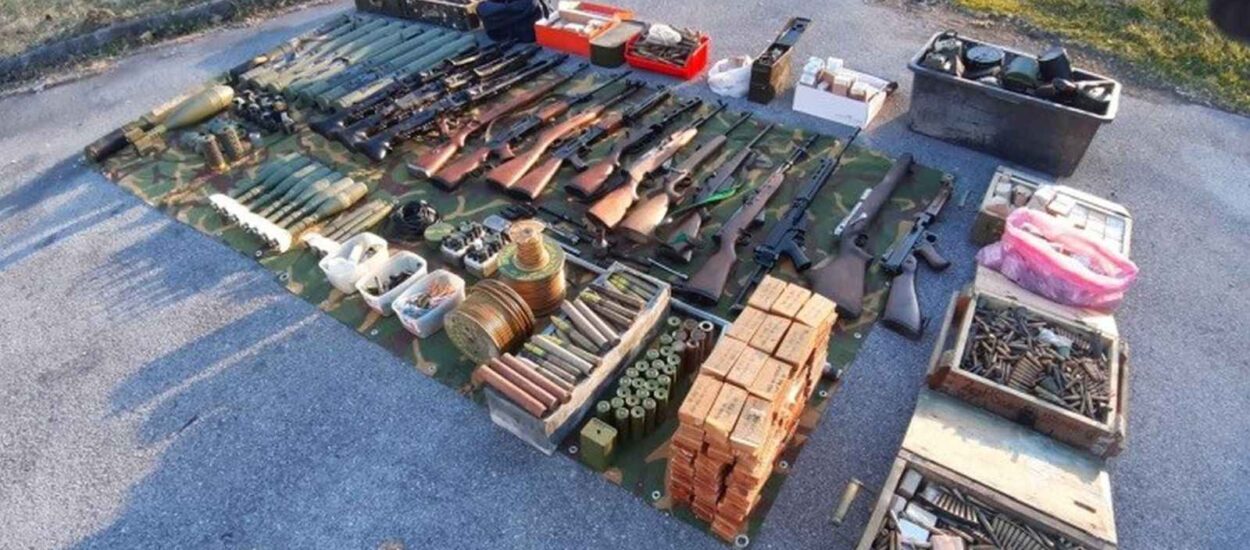 Siščanin policiji predao ‘nezapamćen’ arsenal oružja i minsko-eksplozivnih sredstava | MUP
