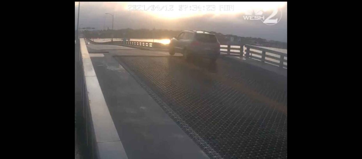 Nestrpljivi vozač u Daytona Beachu jurnuo preko nastajućeg jaza pokretnog mosta | VIDEO