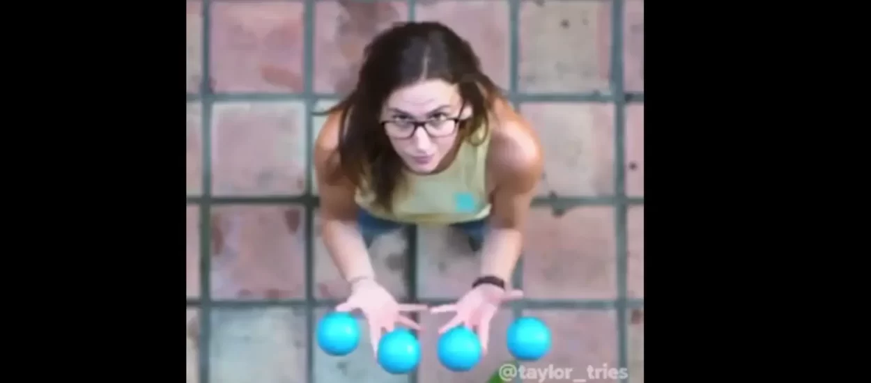 Superkalifriđilistično žongliranje iz ptičje perspektive | VIDEO