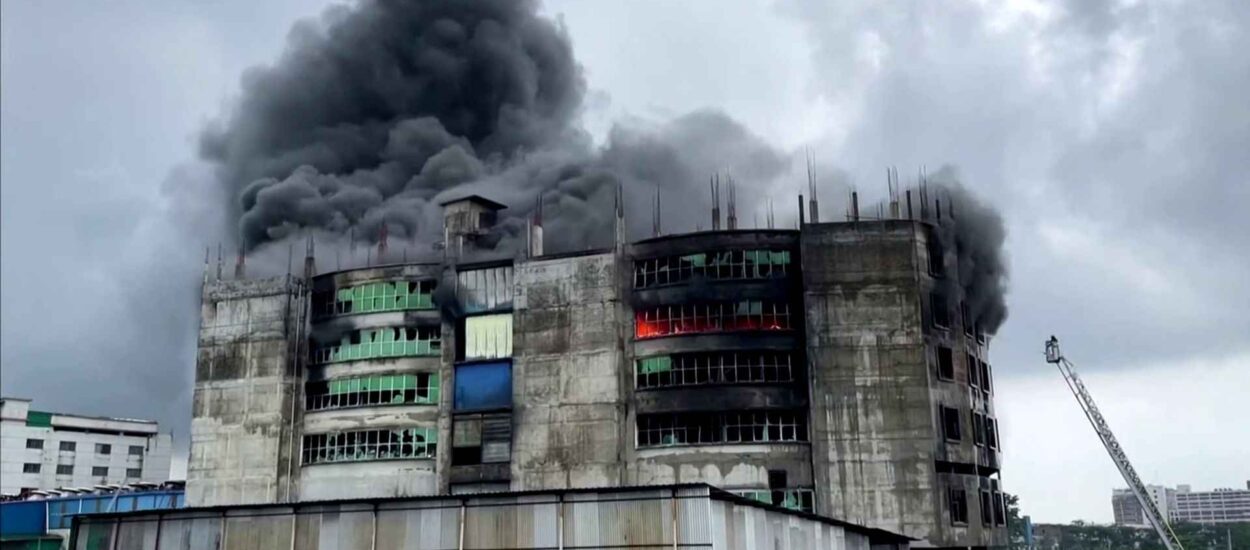 Uhićen je vlasnik bangladeške tvornice u kojoj su izgorjela 52 radnika | VIDEO