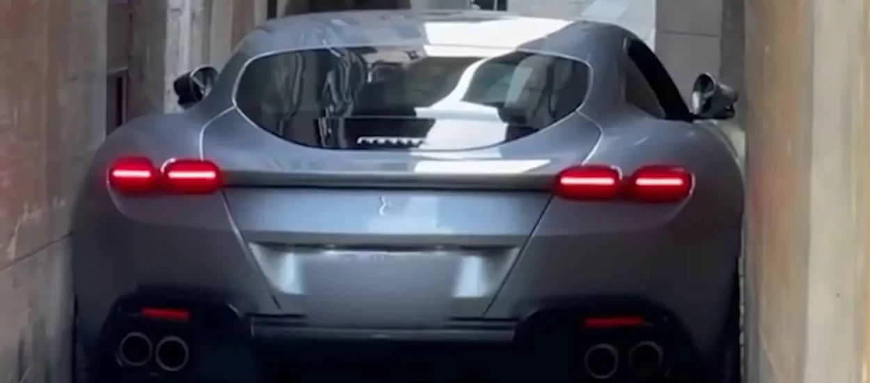 1.4 milijuna kuna vrijedan Ferrari zapeo u uskoj ulici | VIDEO