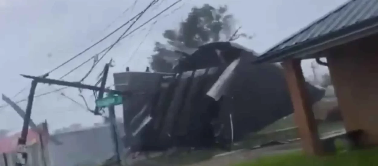 Poigravanje uragana Ide s krovom | VIDEO