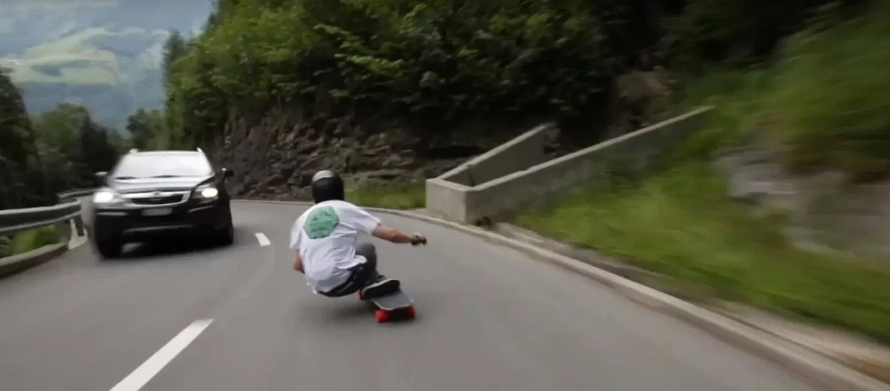 Chill out uz longboard spust brzinom do 112 km/h u pitoresknoj Švicarskoj | VIDEO