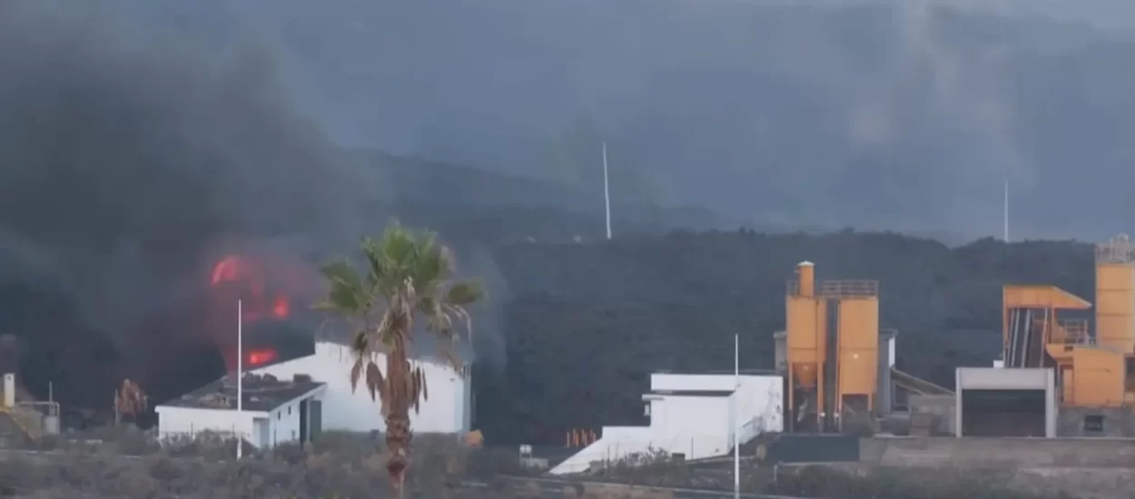 Lava progutala tvornicu cementa, vlasti naredile nove evakuacije na užarenoj La Palmi | VIDEO