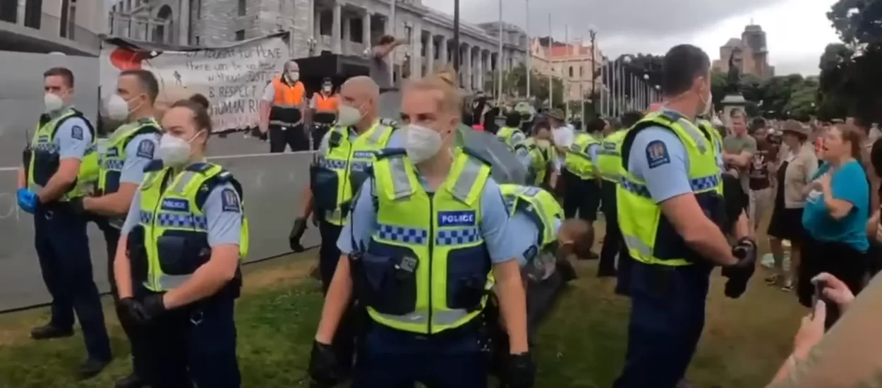Novozelanđani šire okvire, snaže otpor covid režimu | VIDEO