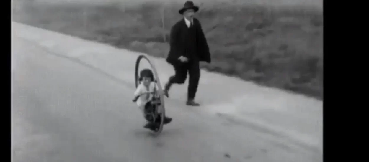 Motorni jednokotač za djecu iz 1920-ih | VIDEO