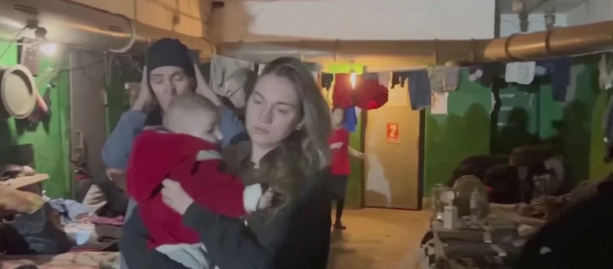 Žene i djeca zatočeni u Azovstalu s ukrajinskim ultranacionalistima mole slobodu | VIDEO