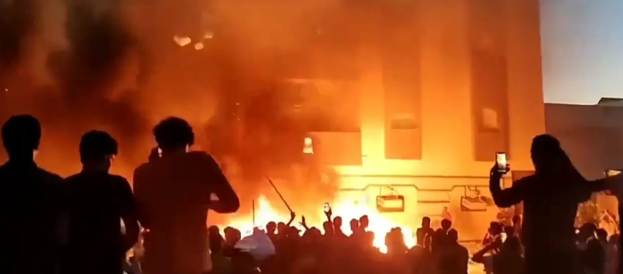 Libijci zapalili parlament | VIDEO