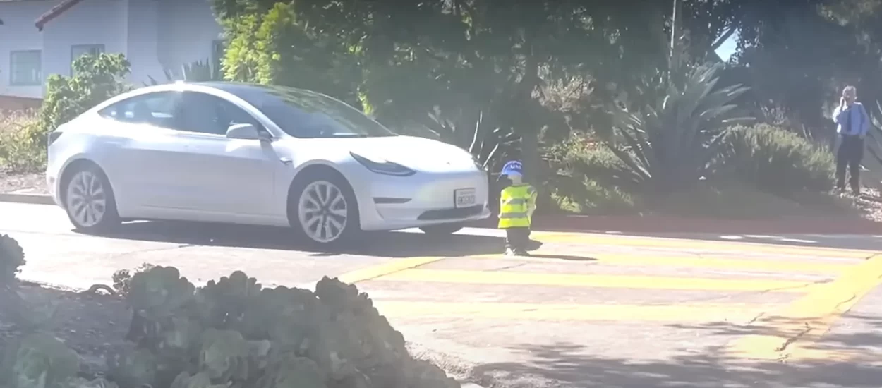 Tesla zatražio uklanjanje oglasa u kojem autopilot gazi lutke djece | VIDEO