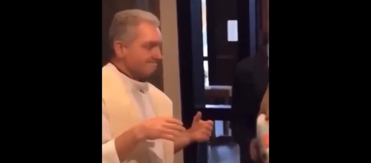 Onamad kad je bebač kliznuo iz ruku svećenika | VIDEO