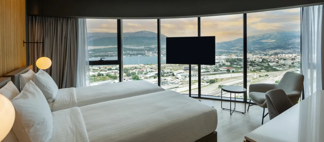 Pogledajte interijer, spavaće sobe s pogledom na more | AC Hotel by Marriott Split