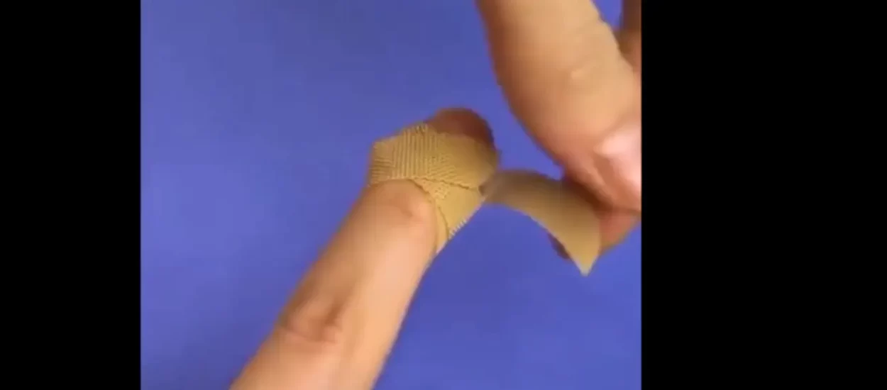 Par zgodnih trikova za svrhovito lijepljene flastera na prste | GIF