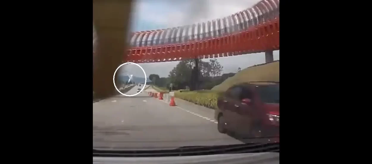 Malezija: mlažnjak pao na autoput, poginulo najmanje 10 osoba | VIDEO