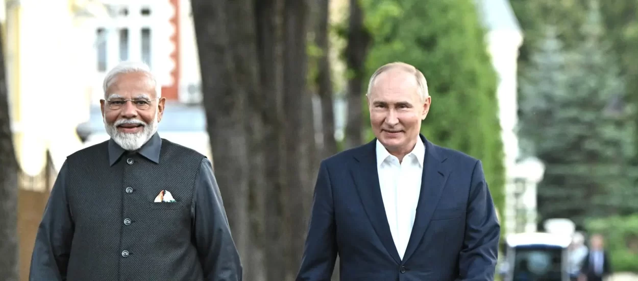 Prijateljski zagrljaj Modija i Putina, zabrinutost Washingtona | VIDEO
