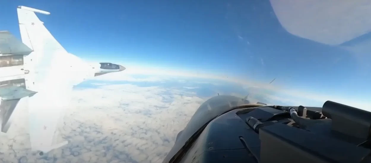 ‘Neprofesionalni’ ruski Su-35 šibnuo pored američkog F-16 | VIDEO