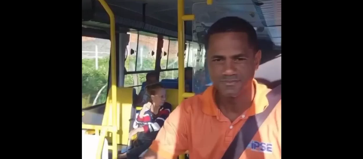 Vozač autobusa ganut do suza naklonošću školaraca | VIDEO